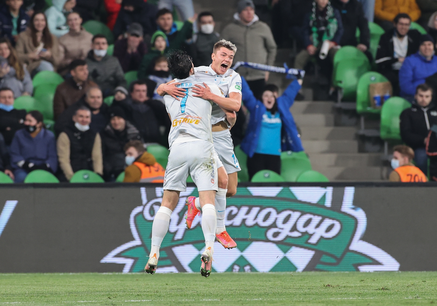 Zenit lyckas rädda sig i sista minuterna för att stoppa Krasnodar!